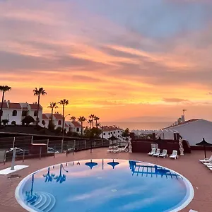 https://sunshine-beach-apartments.adeje-hotels.com